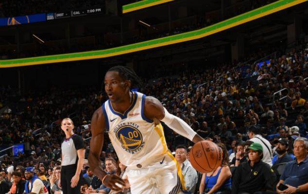 开云体育APP下载-两战砍50分+7记三分！库明加进化 勇士又造利刃